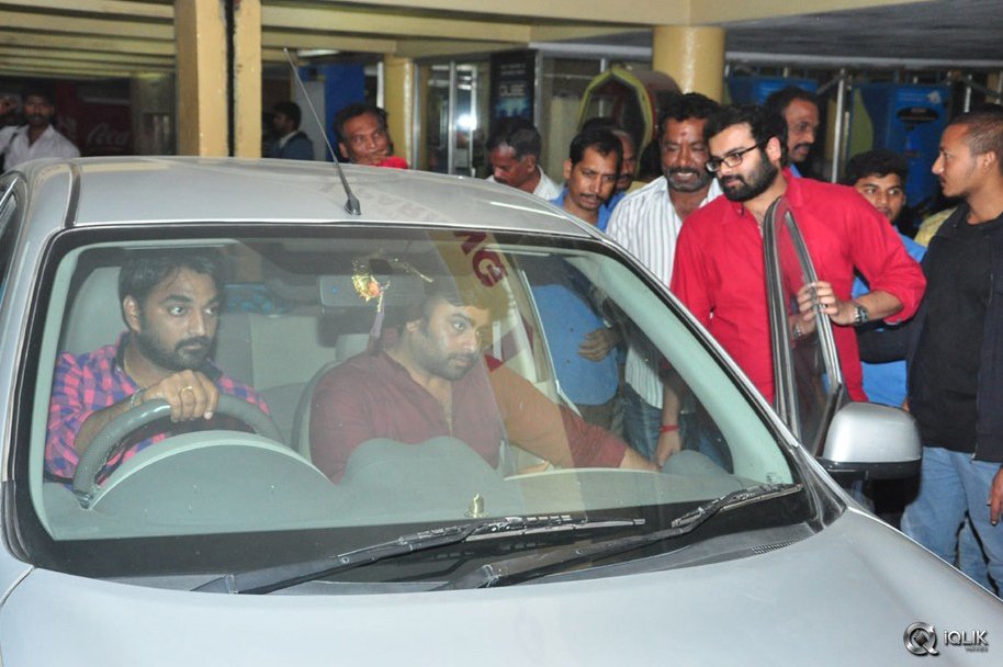 Appatlo-Okadundevadu-Movie-Team-at-Devi-Theater